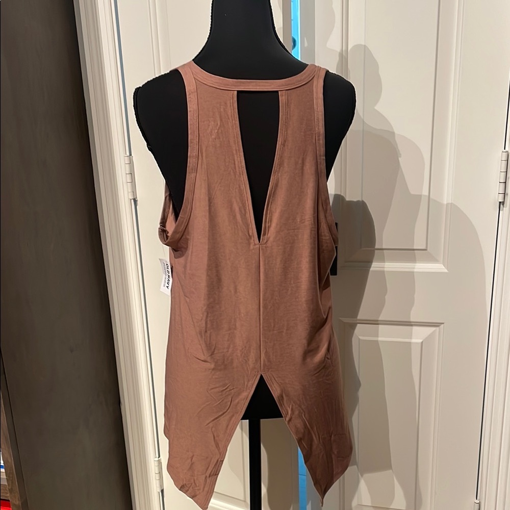 Old Navy Active Cloud Soft Pink Asymmetrical Sleeveless Tank Top (A) - Picture 3 of 5